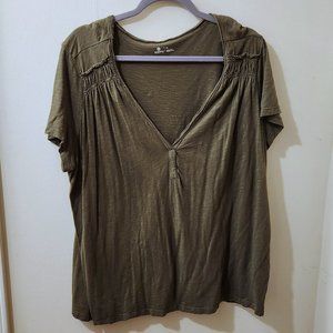 Susina - V-Neck Rouched Shoulders T-Shirt - Olive Green - 2X